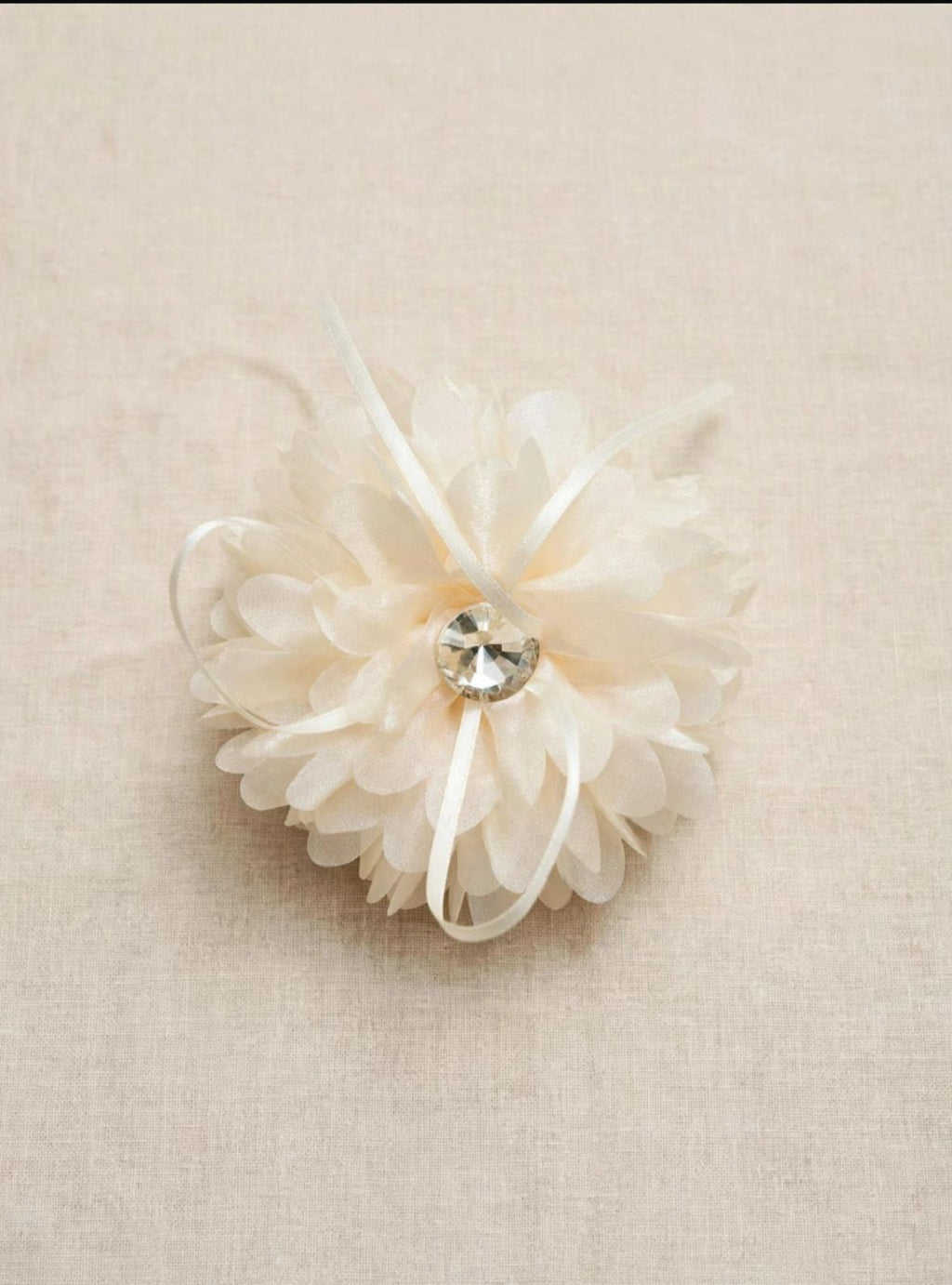 White flower hair clutch