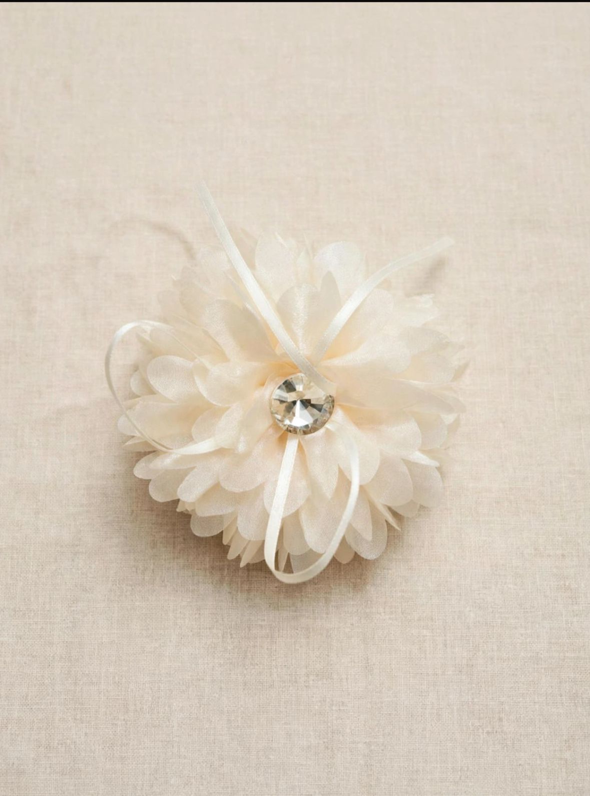 White flower hair clutch
