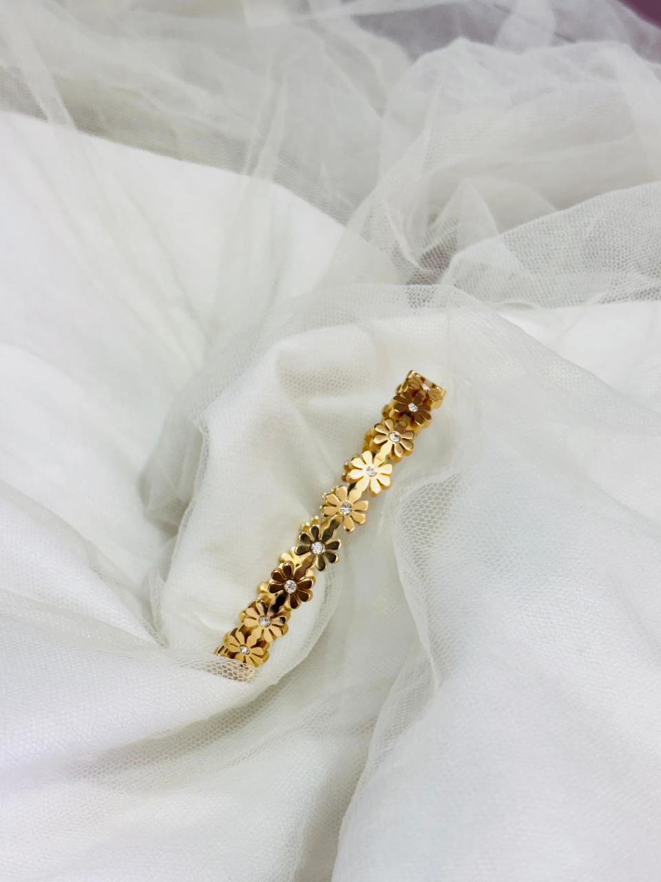 Flower chain kada