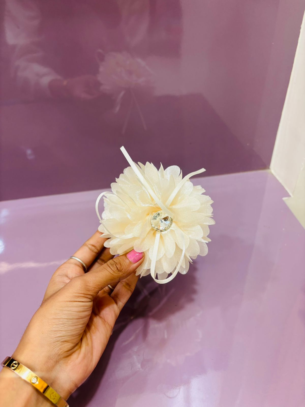 White flower hair clutch